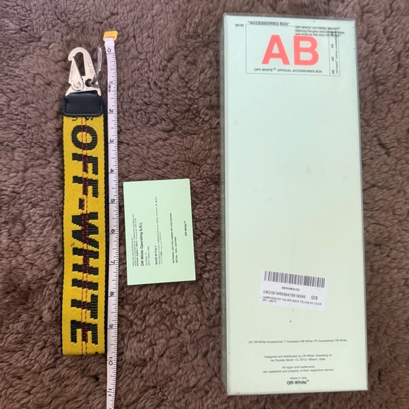 Off-White Yellow and Black Keychain - Picture 5 of 6